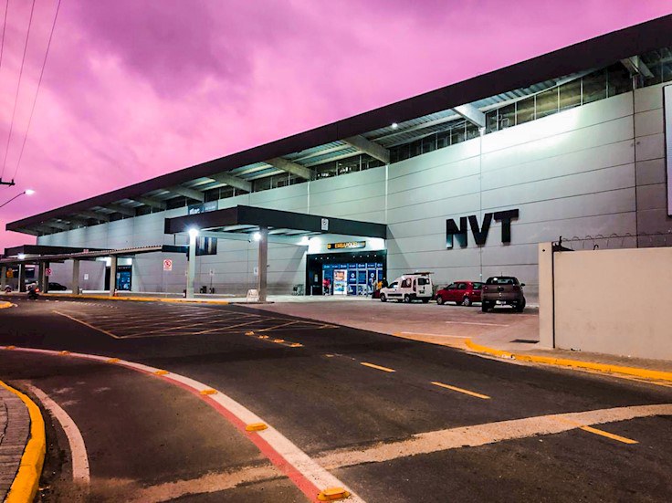 Prefeitura de Navegantes restringe motoristas de aplicativo sem credencial no aeroporto