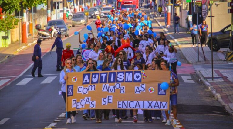 Caminhada pelo Autismo mobiliza comunidade e promove inclusão em Navegantes