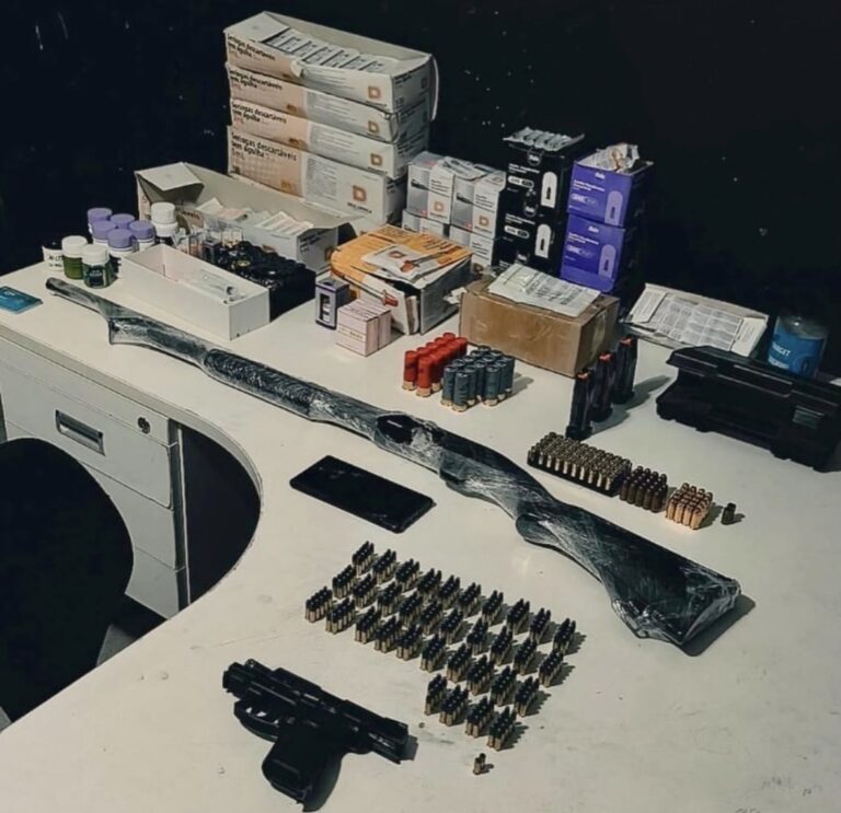 Ameaça e violência psicológica levam à prisão e apreensão de armas em Navegantes