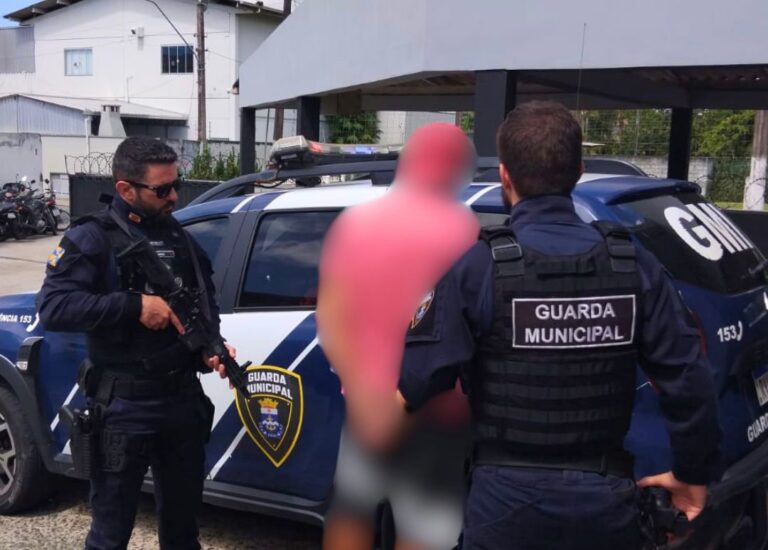 Suspeito de roubo é preso pela Guarda Municipal após ação em frente a banco em Itajaí