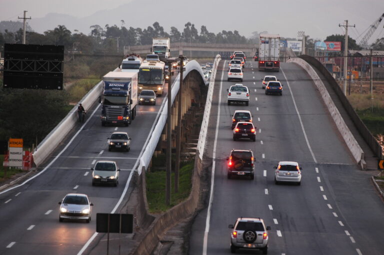 Proposta de R$ 15 bilhões para a BR-101 inclui nova ponte entre Itajaí e Navegantes