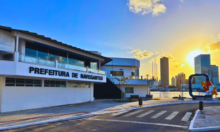 Educação de Navegantes abre concurso com salários de até R$ 6 mil e inscrições abertas