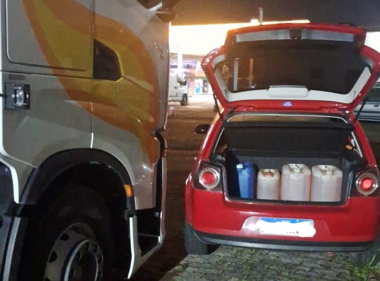 Motorista é flagrado furtando combustível de caminhão em posto de Itajaí durante a madrugada