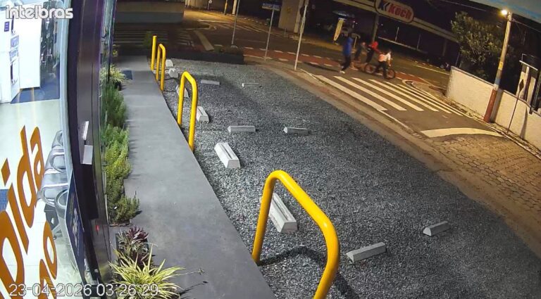 Quatro adolescentes assaltam mulher e fogem com bicicleta e pertences em Navegantes