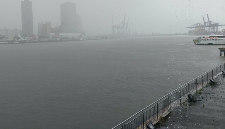 Quarta-feira tem chuva persistente e temperaturas baixas em Navegantes e região