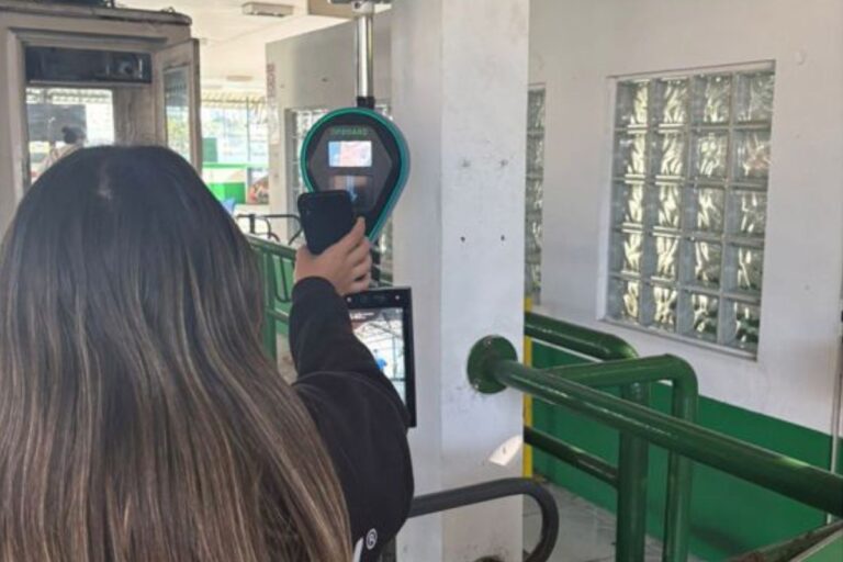 Ferry boat entre Itajaí e Navegantes lança aplicativo com bilhetagem digital para reduzir filas