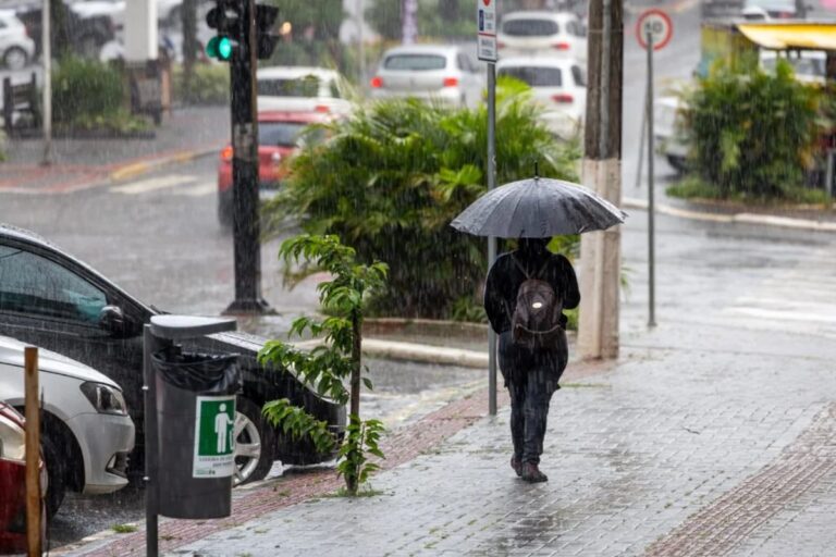 Santa Catarina decreta alerta climático por 180 dias e acende sinal vermelho para enchentes
