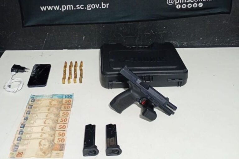 PM flagra homem armado com pistola 9mm e faz prisão em Itajaí