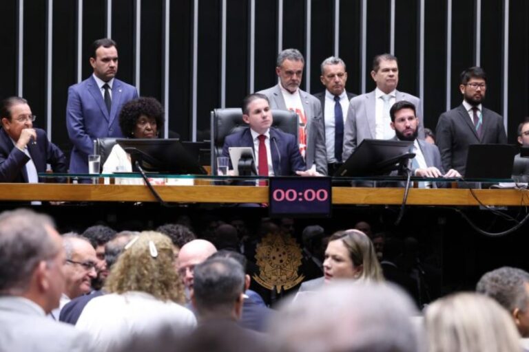 Congresso aprova fim da escala 6×1 e trabalhadores podem ganhar dois dias de folga por semana