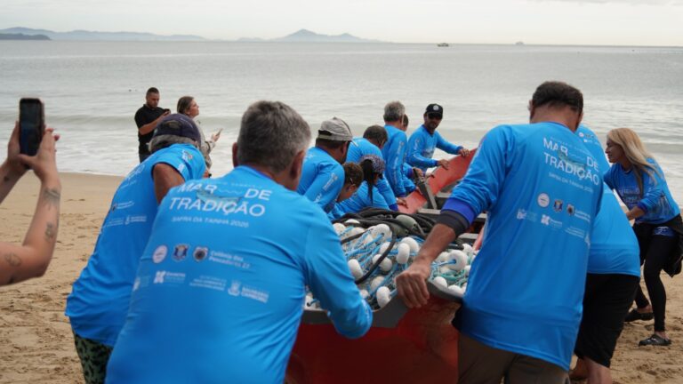 Prefeitura intensifica fiscalização no mar durante safra da tainha em Balneário Camboriú