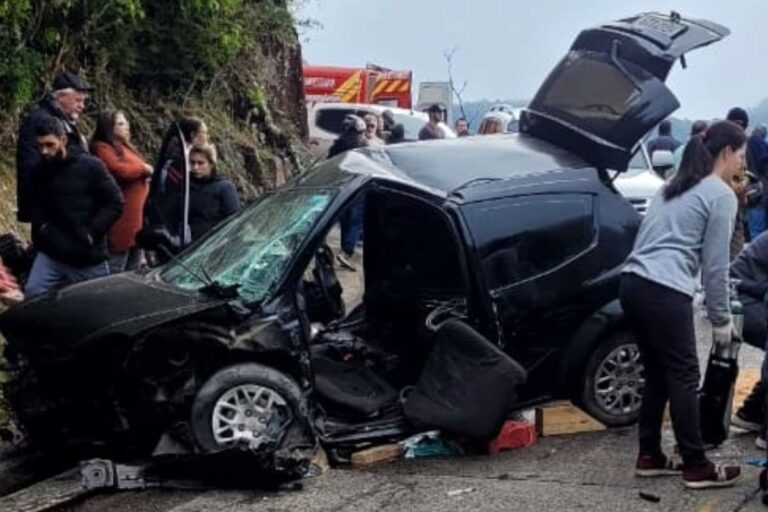 Criança e três adultos ficam feridos em grave acidente na Serra do Rio do Rastro