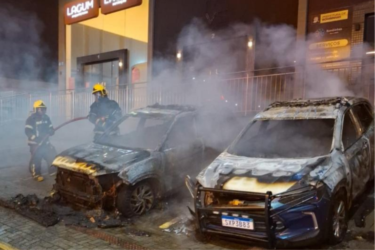 Criminosos ateiam fogo em viatura da Guarda Municipal durante a madrugada em Bombinhas