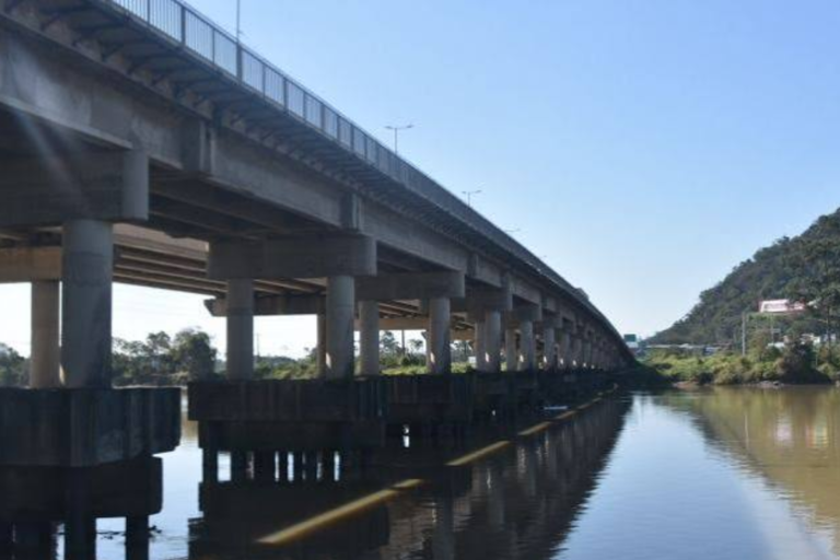 Problemas estruturais acendem sinal vermelho em ponte sobre o Rio Itajaí-Açu