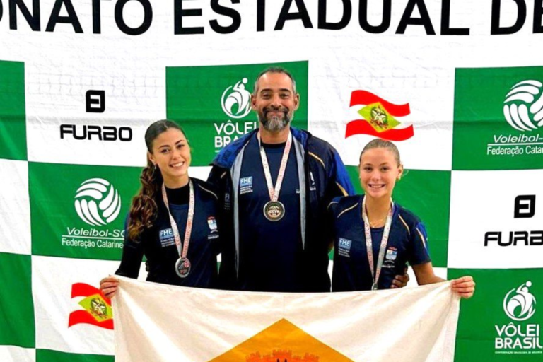 Kemily e Kauany dão espetáculo na areia, conquistam medalha de prata e aumentam as chances de Navegantes brigar pelo título estadual