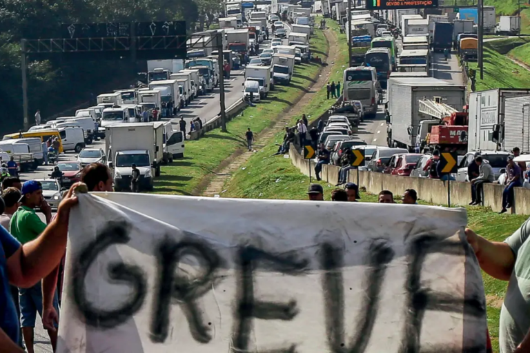 Greve dos caminhoneiros pode parar o Brasil; veja o que já se sabe sobre a paralisação