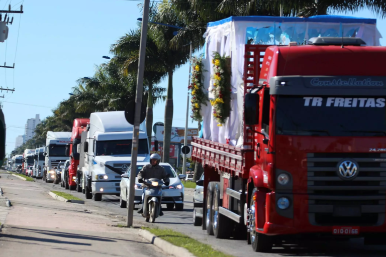 Procissão dos caminhoneiros marca a programação da Festa de São Cristóvão em Itajaí