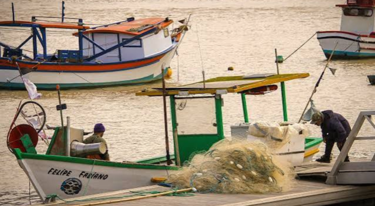 Pescadores de Navegantes poderão regularizar embarcações pagando apenas R$ 100