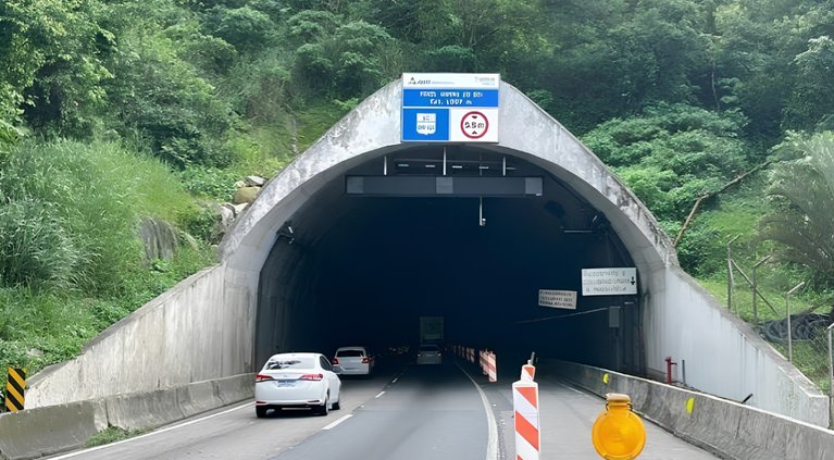 Motoristas devem ficar atentos a bloqueios no Túnel do Morro do Boi durante duas noites de manutenção na BR-101