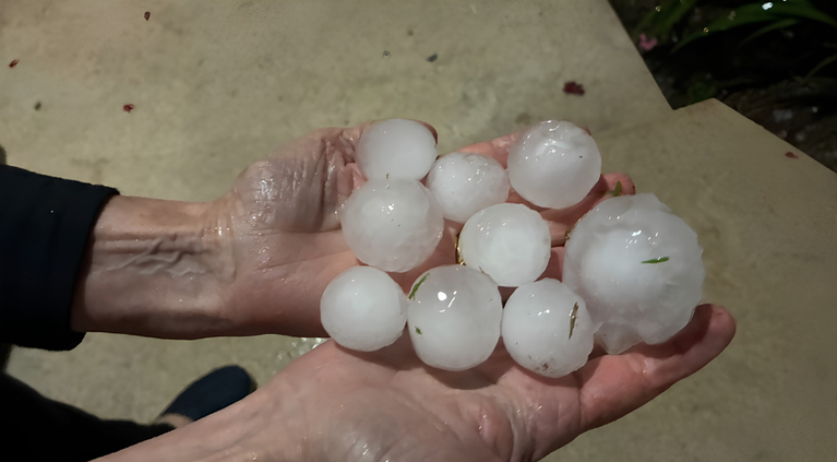 Granizo atinge 23 cidades e causa danos em centenas de imóveis em Santa Catarina