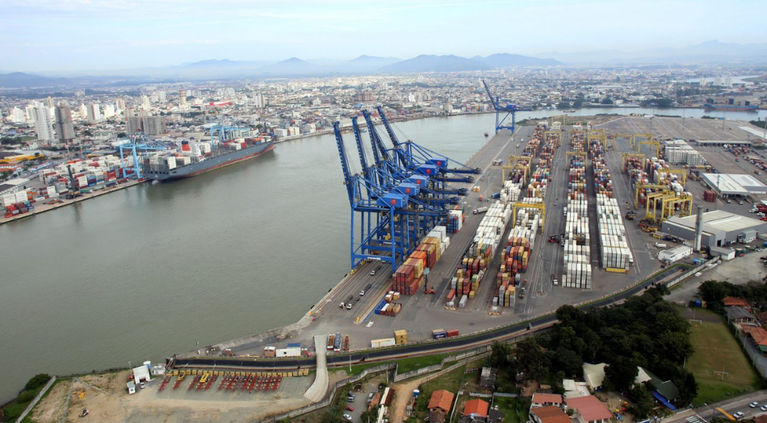 Correnteza perde força e Marinha libera parcialmente o Porto de Itajaí