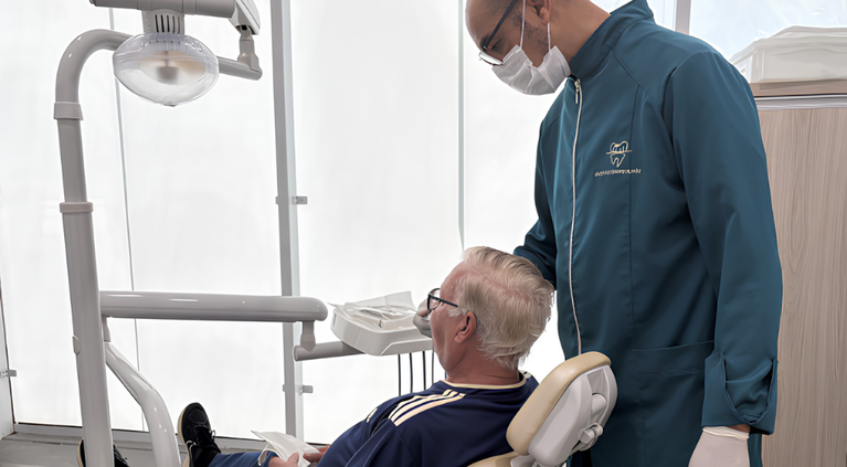 Programa Penha Sorridente entrega quase 300 próteses dentárias neste ano