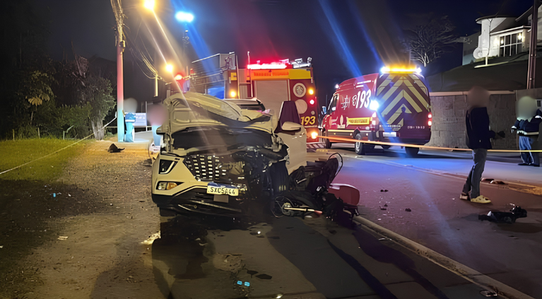 Jovem morre em grave acidente entre moto e carro no Vale do Itajaí