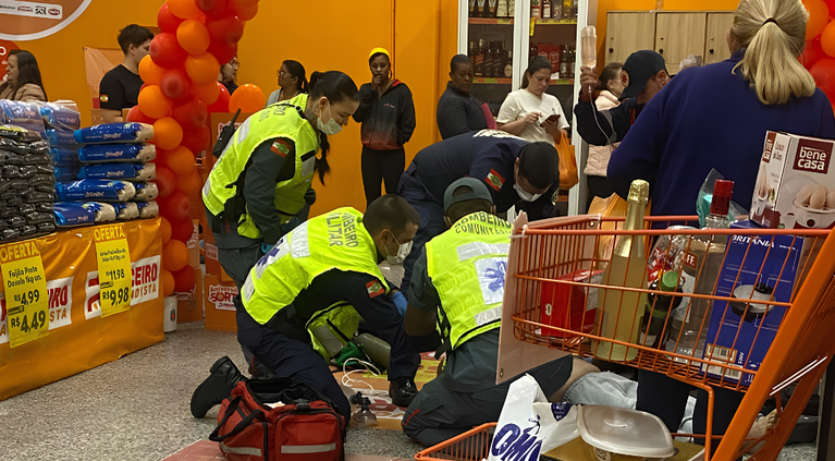 Homem morre na entrada do Mercado Preceiro em Navegantes