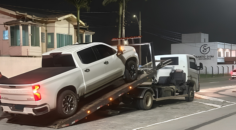Motorista foge após acidente com motociclista e é preso em Navegantes