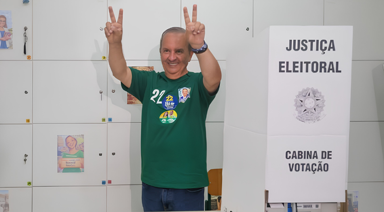Jorginho Mello é reeleito governador de Santa Catarina no primeiro turno