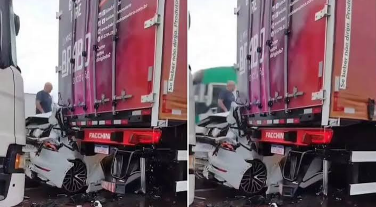 Carro fica completamente esmagado entre duas carretas na BR-101 em Joinville
