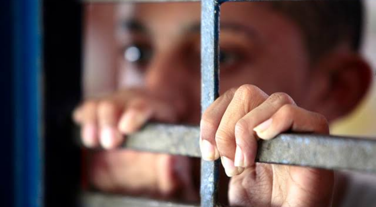 Adolescentes de 13 e 15 anos são abordados em ação contra suspeita de tráfico em Blumenau