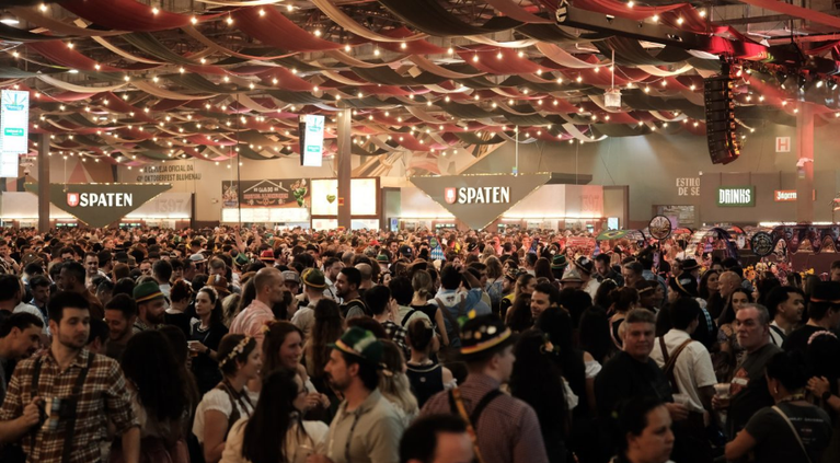Oktoberfest Blumenau bate recorde de público e surpreende nos primeiros dias da festa